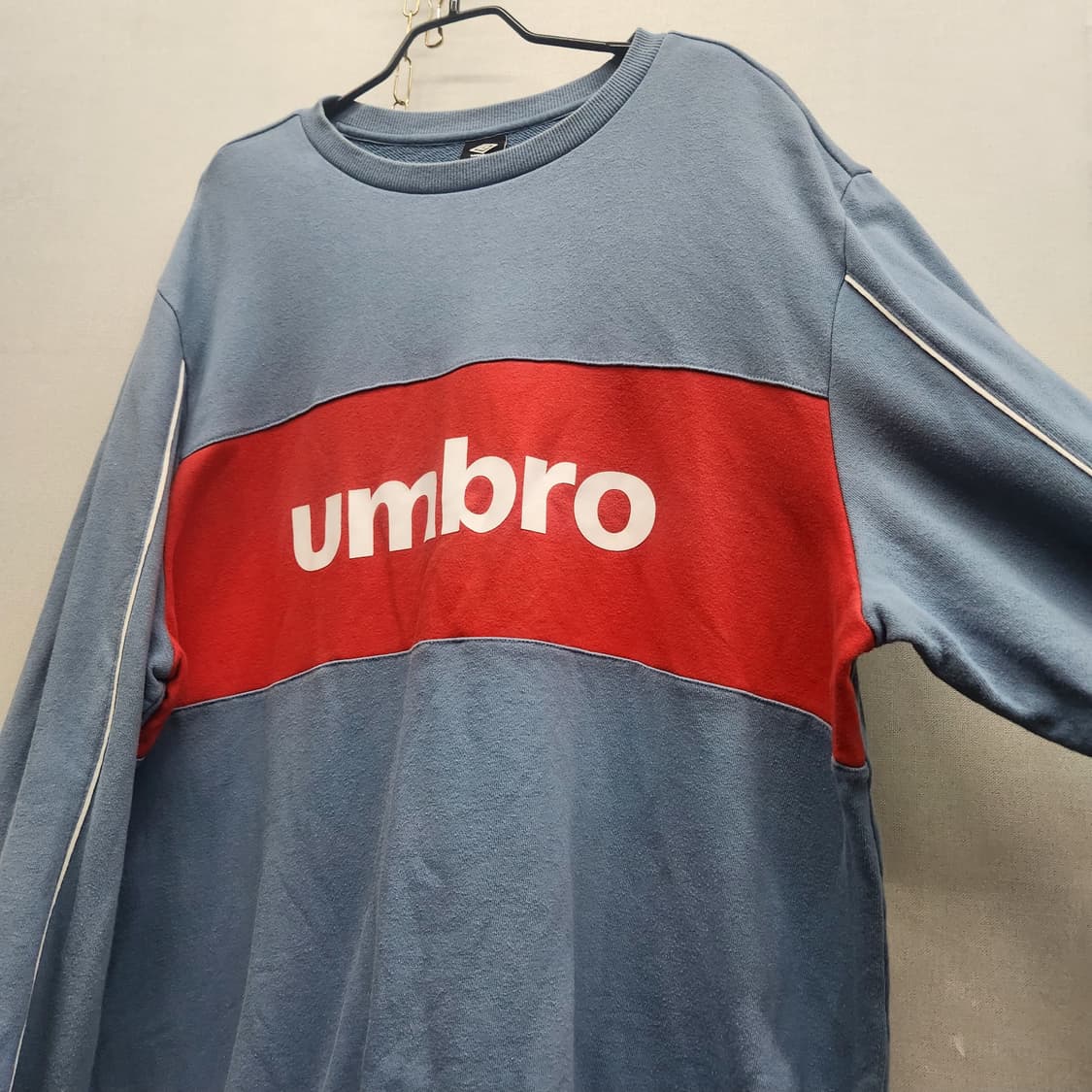 엄브로 빅로고(센터/사이드) 맨투맨 2XL 상품이미지2