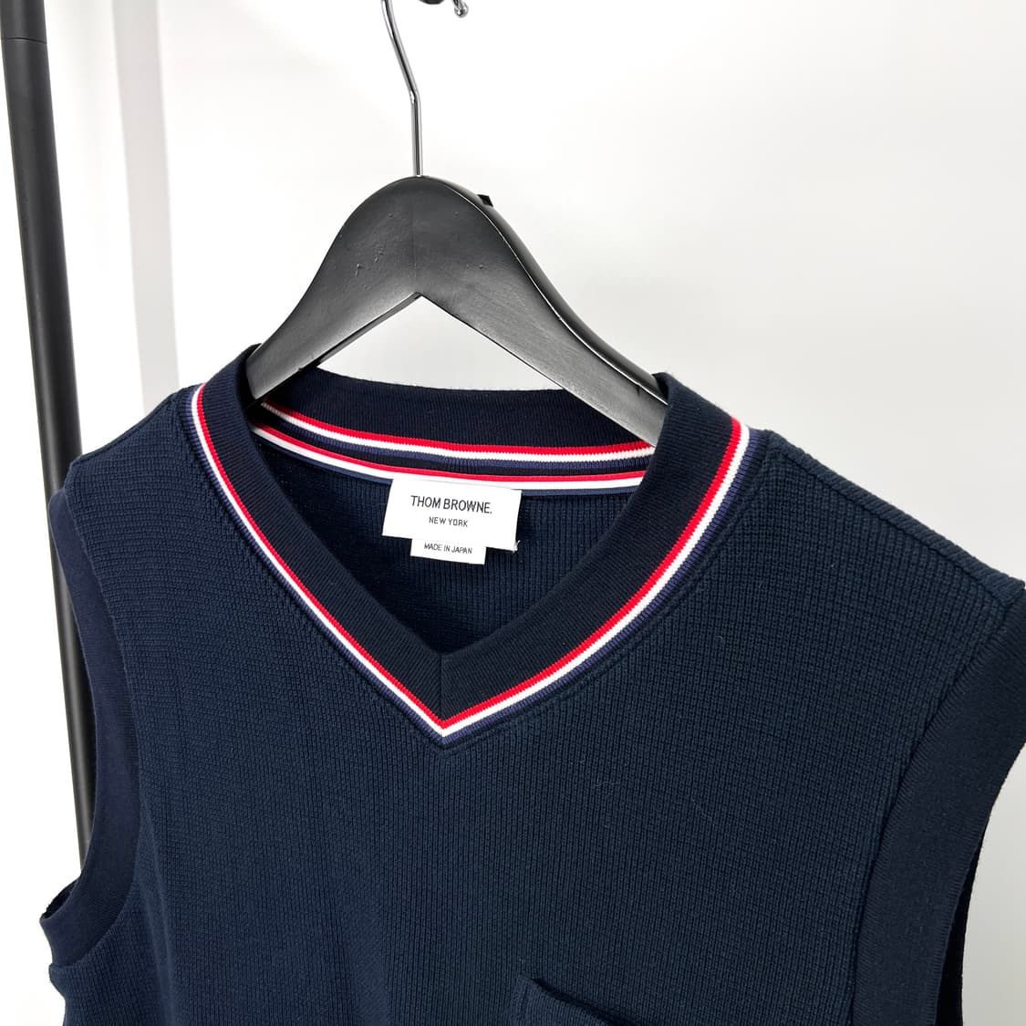 [23SS] 톰브라운 삼선 코튼 베스트 조끼 (MJV006A) 상품이미지4