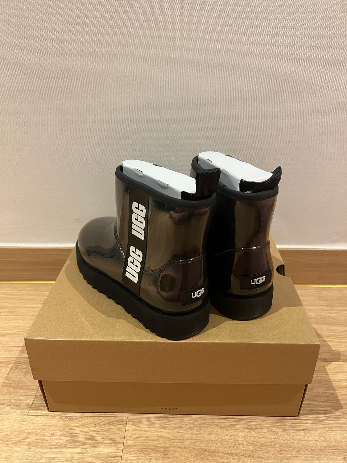 어그 클리어 블랙 US7 (240) 상품이미지3