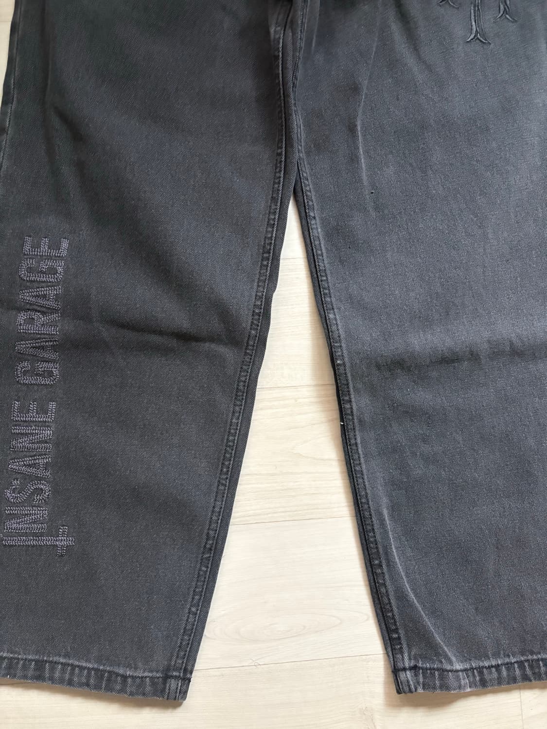 3) 인세인개러지 흑청 데님 팬츠 새상품 팝니다 상품이미지3