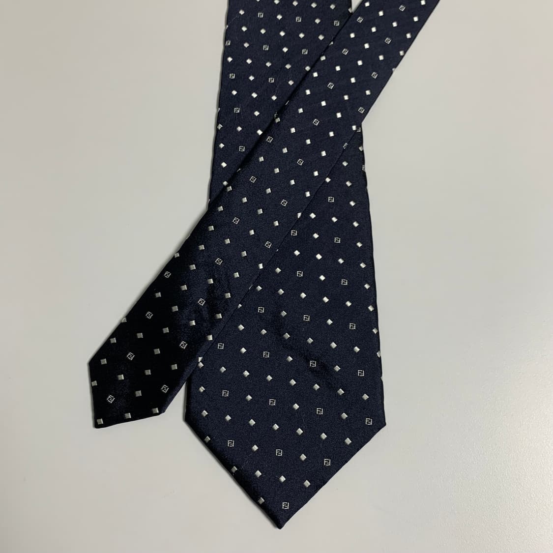 펜디(FENDI) FF모노그램 명품넥타이 신형라벨 진남색컬러 8.9cm 상품이미지3