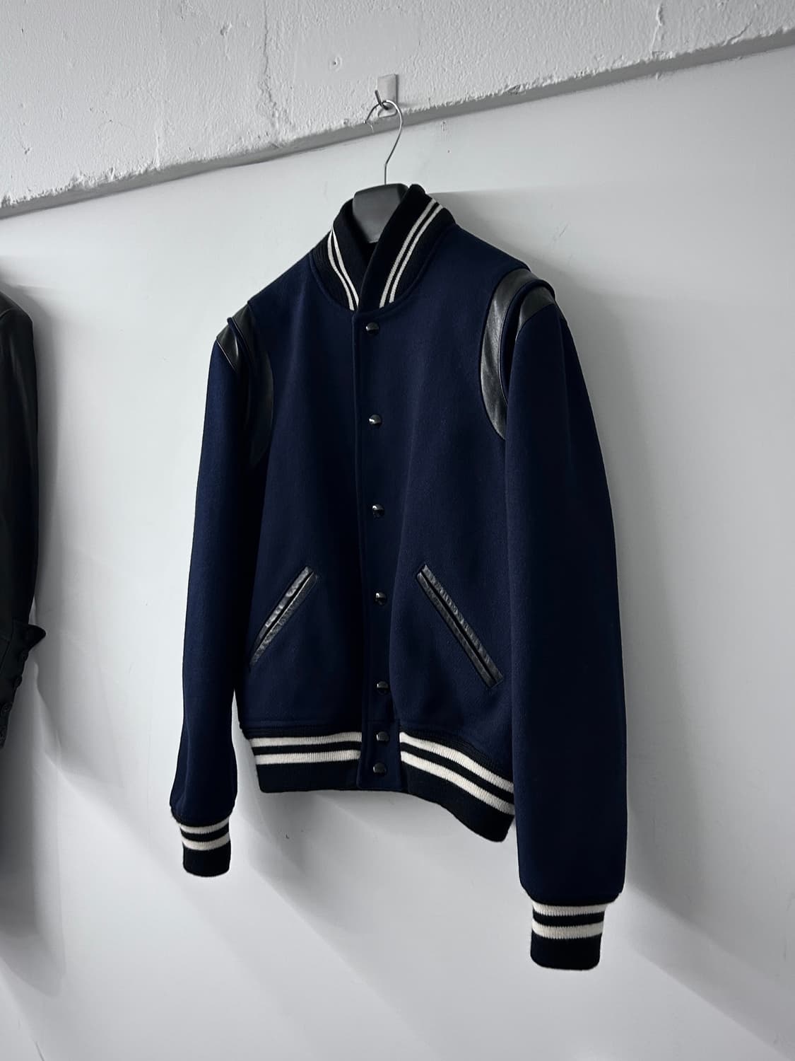 생로랑 14fw 에디 레더 판넬 바시티 자켓 상품이미지1