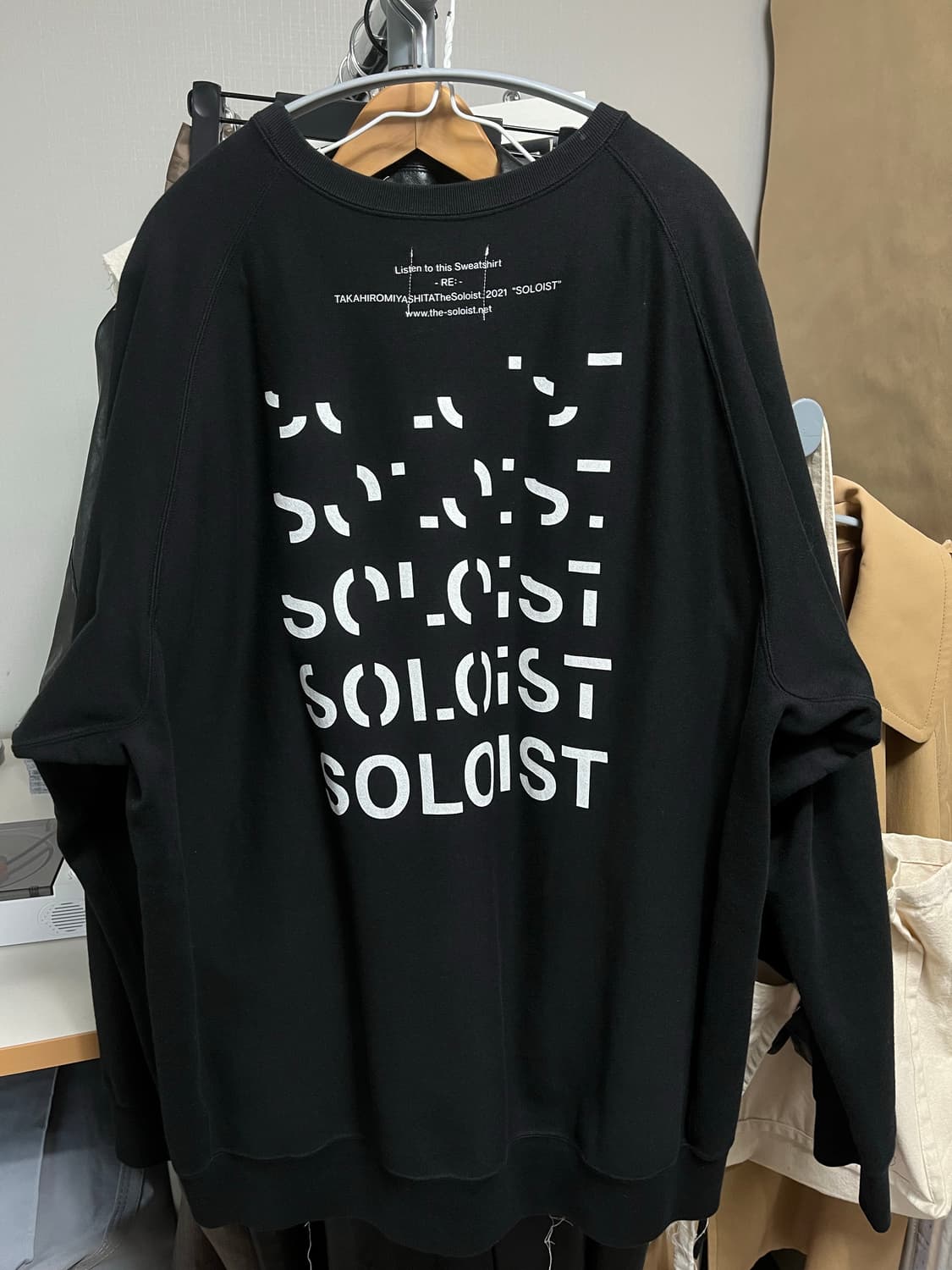 솔로이스트 21시즌 “SOLOIST” 맨투맨 상품이미지1