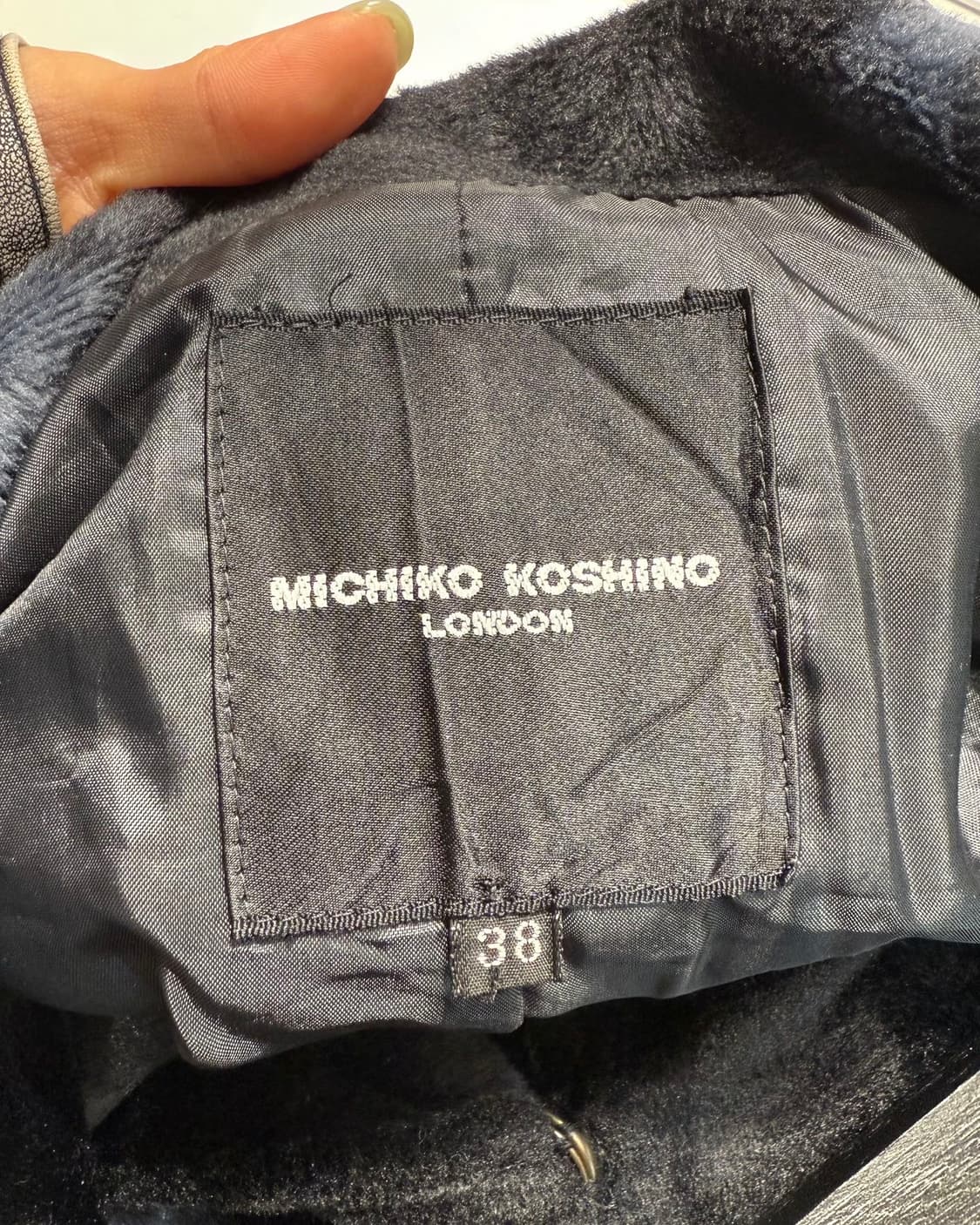 미치코 코시노 블루 블랙 카모플라쥬 코트  상품이미지8