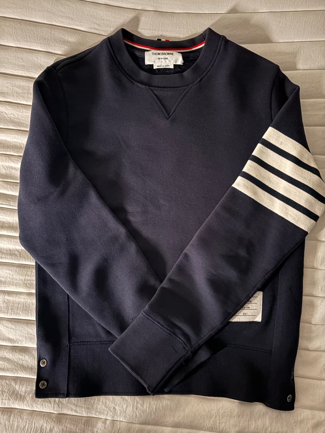 톰브라운 4선 완장 맨투맨 네이비 1사이즈 상품이미지1