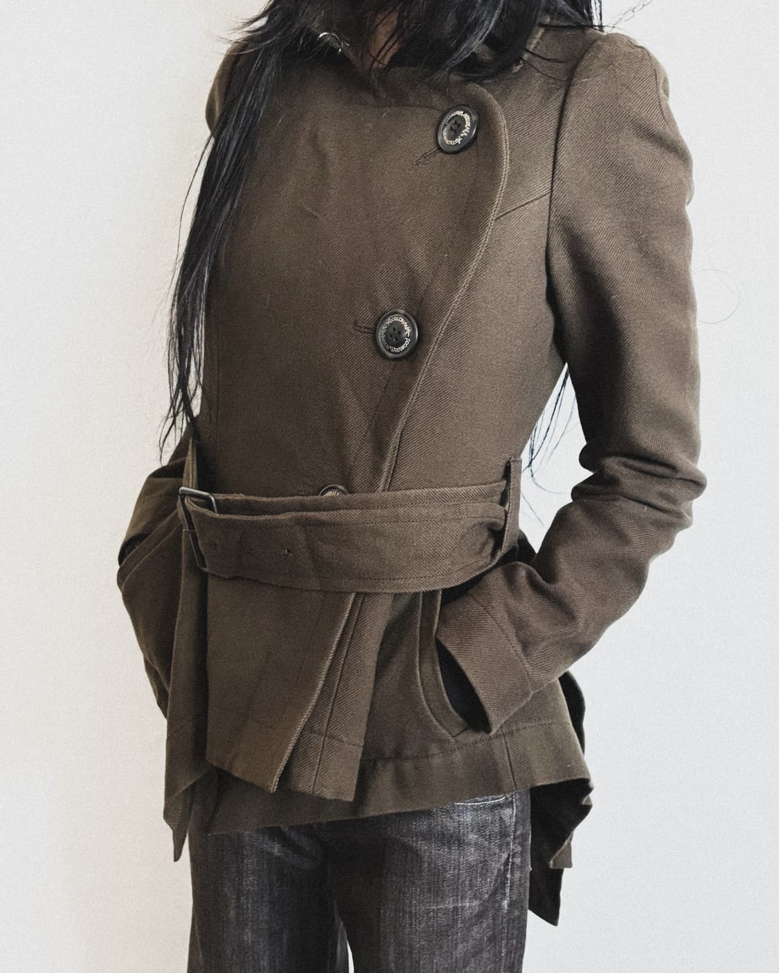 비비안웨스트우드 사선버튼 플레어 크롭컷 오피서코트 상품이미지3