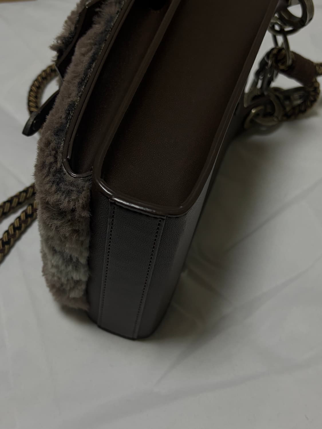 앤더슨벨 시몬스 퍼 크로스백 상품이미지3