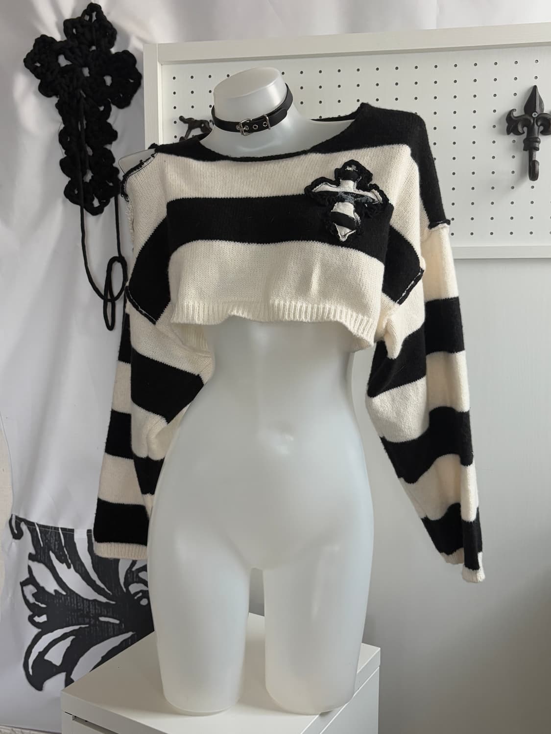 • striped cross-patch cropped knitwear 상품이미지1