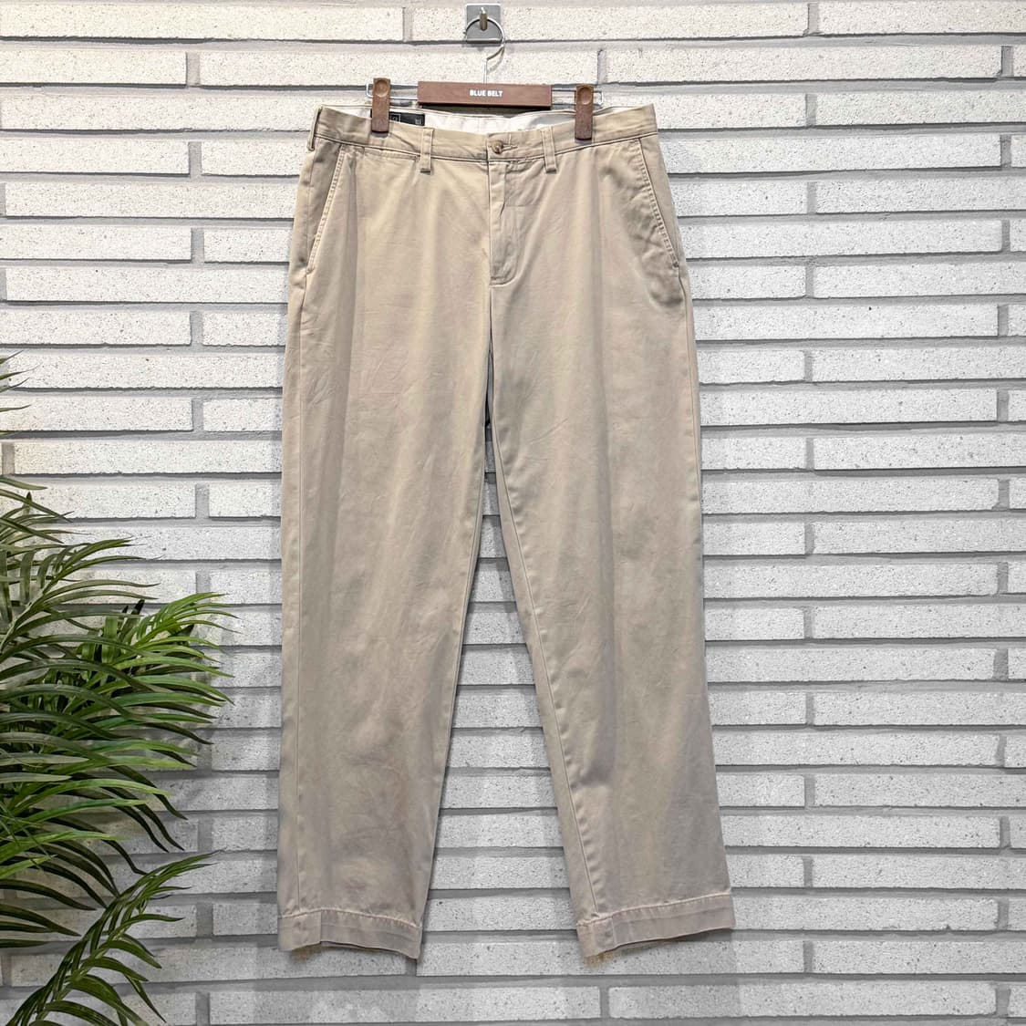 폴로 랄프로렌 클래식 테이퍼드 치노팬츠 후면자수 디테일 베이지 상품이미지1