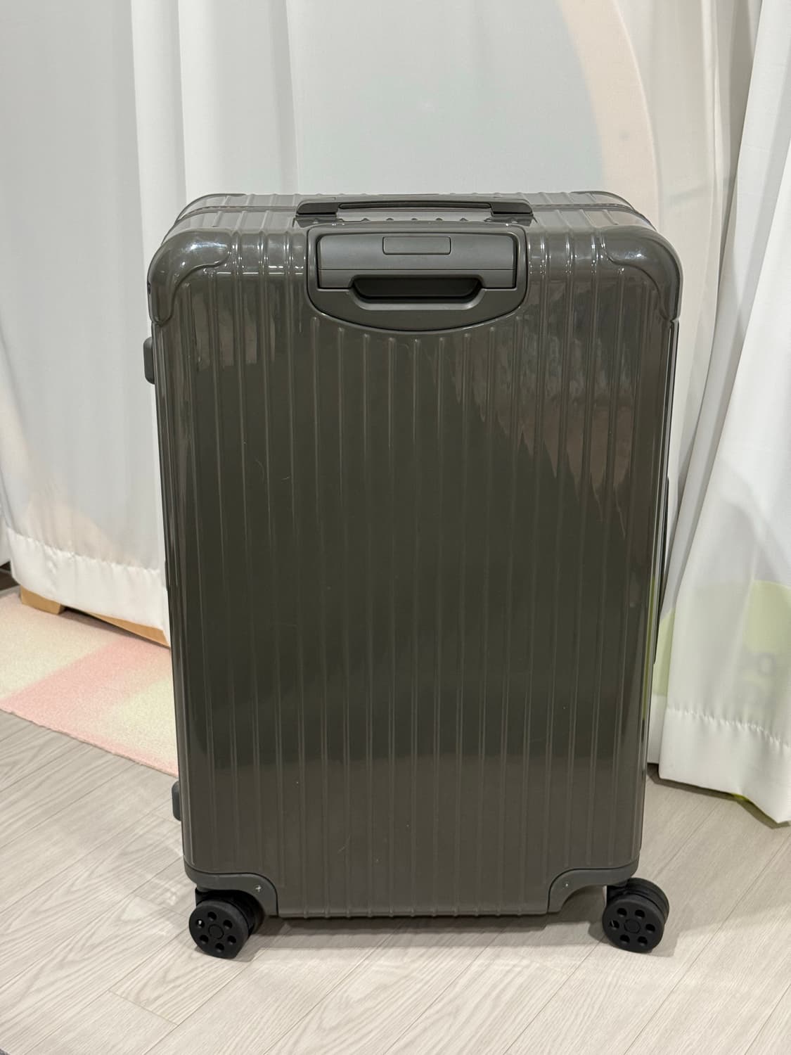 리모와 에센셜 체크인L 상품이미지3