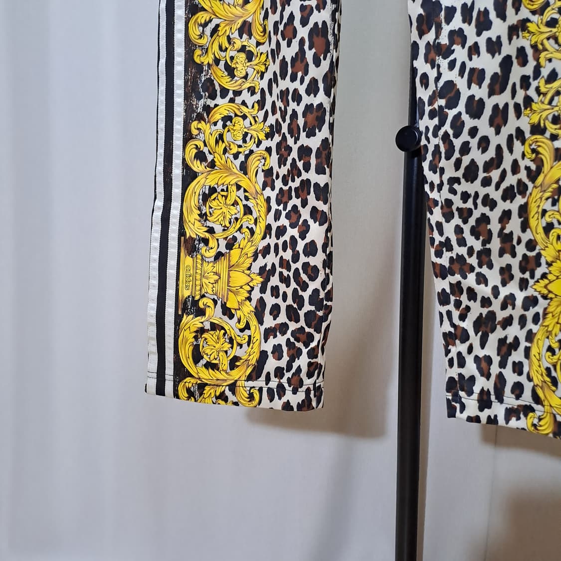 (택포) 아디다스 제레미스캇 레오파드 트랙팬츠 95 B698 상품이미지3