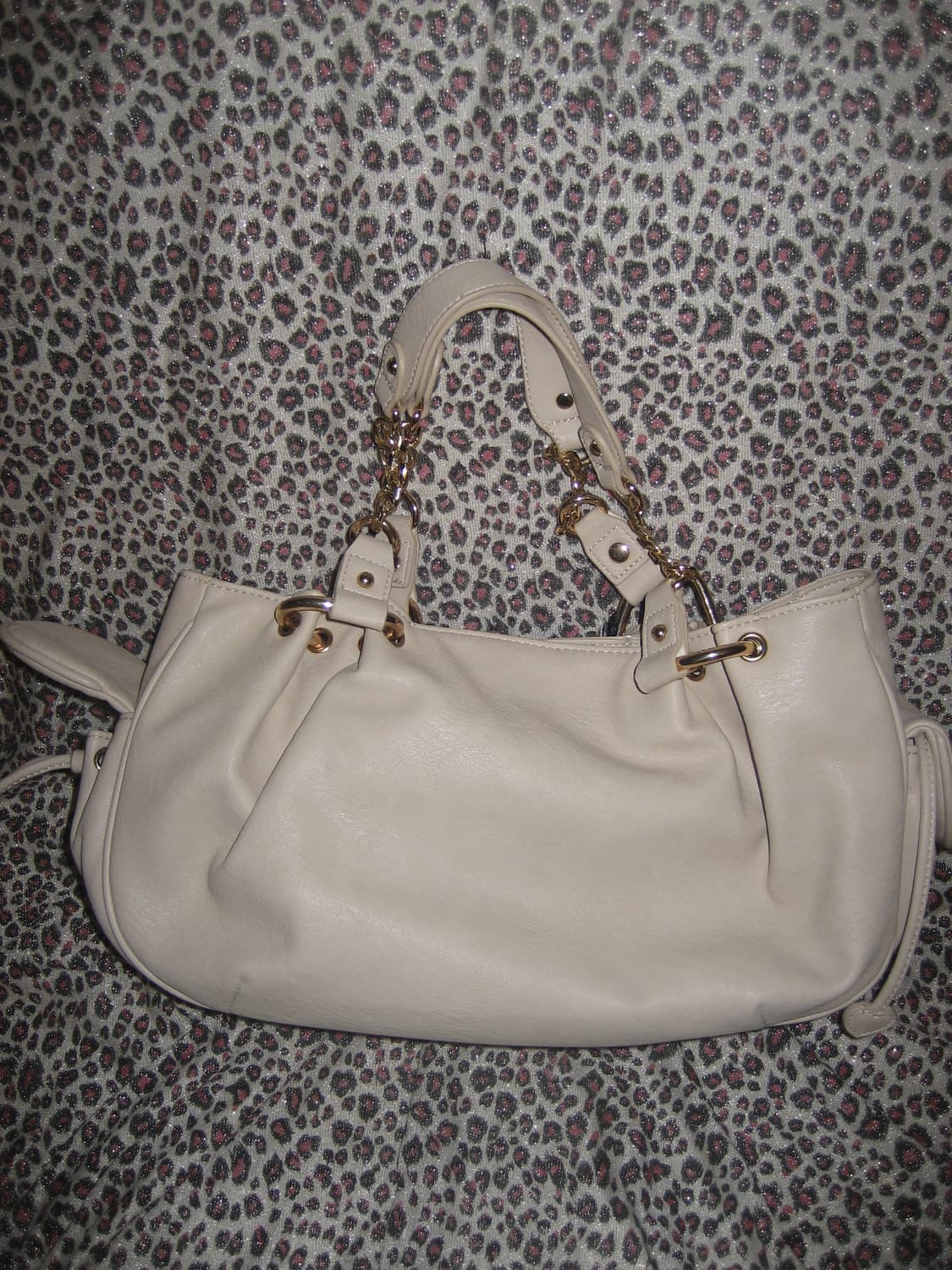 쥬시 꾸뛰르 하트 열쇠 챰 베이지 레더 숄더백 상품이미지5