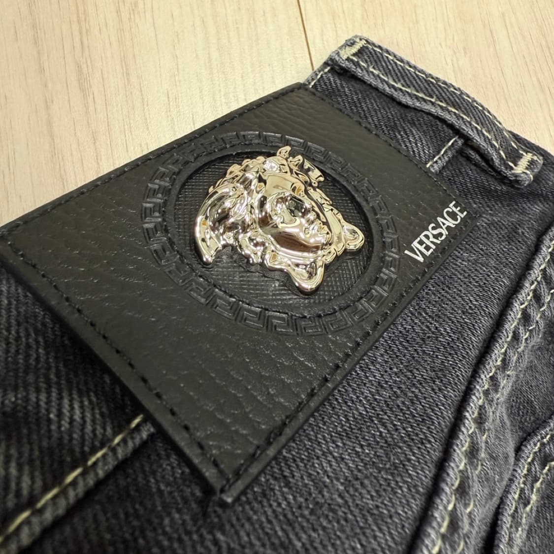 VERSACE 베르사체 데님 진(흑청 바지)새상품 상품이미지7