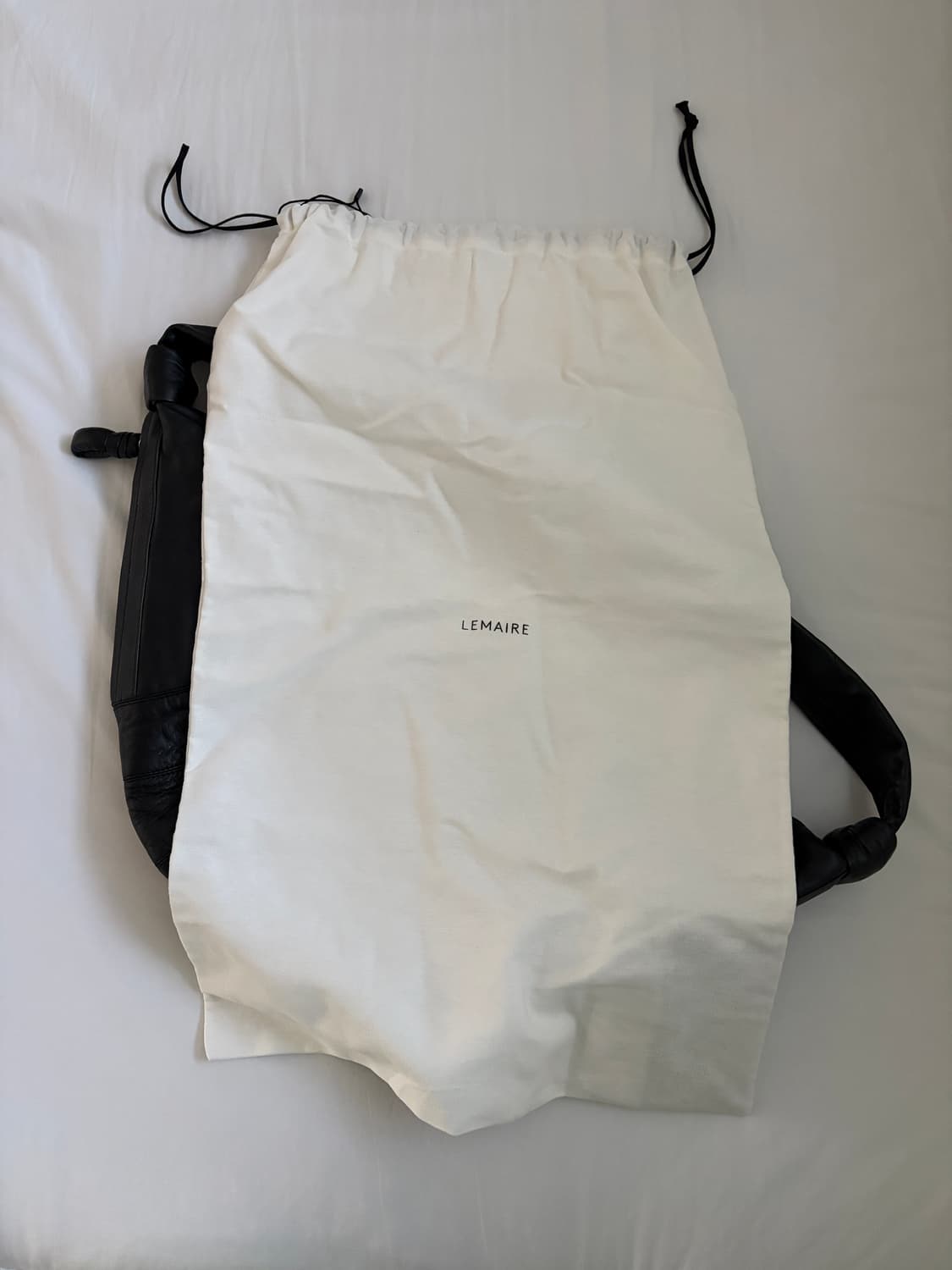 르메르 크루아상 백 소프트 나파 레더 (라지(L)사이즈 / 블랙) 상품이미지4