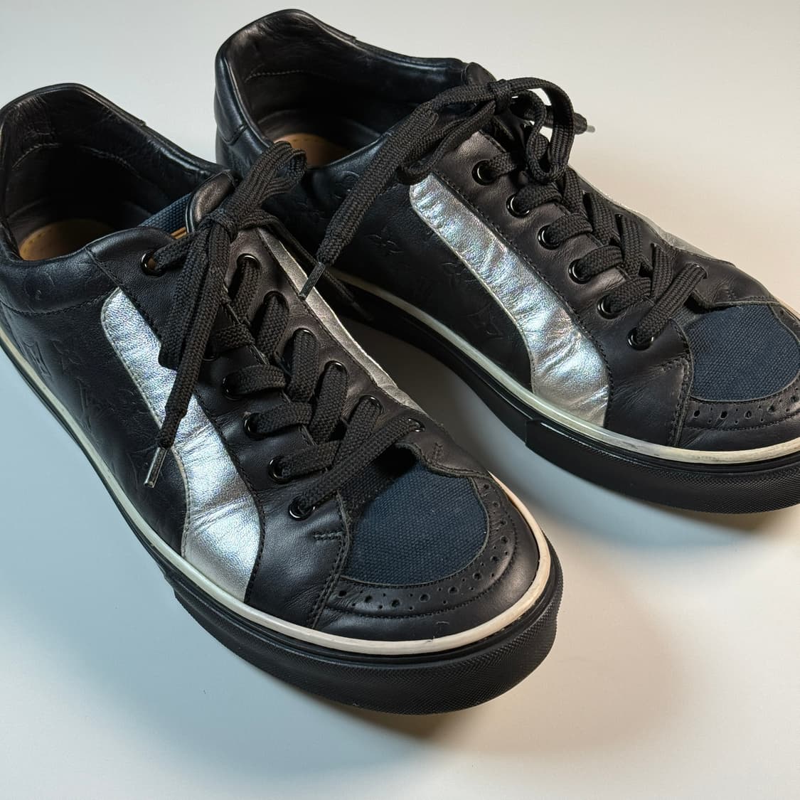 루이비통 블랙 모노그램 스니커즈 250 상품이미지5