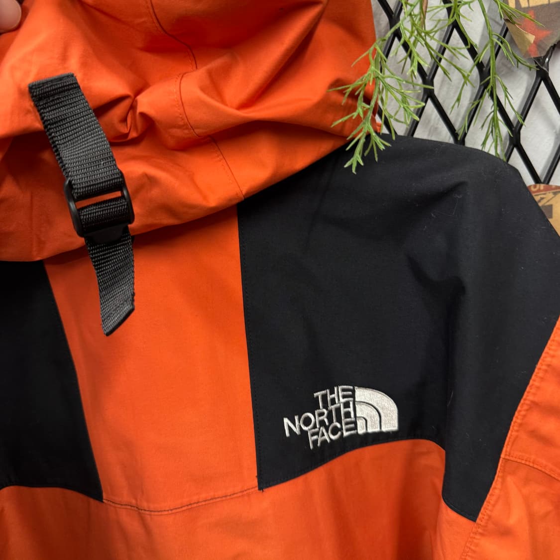 00s 노스페이스 고어텍스 후드 마운틴 파카 오렌지 블랙 상품이미지8