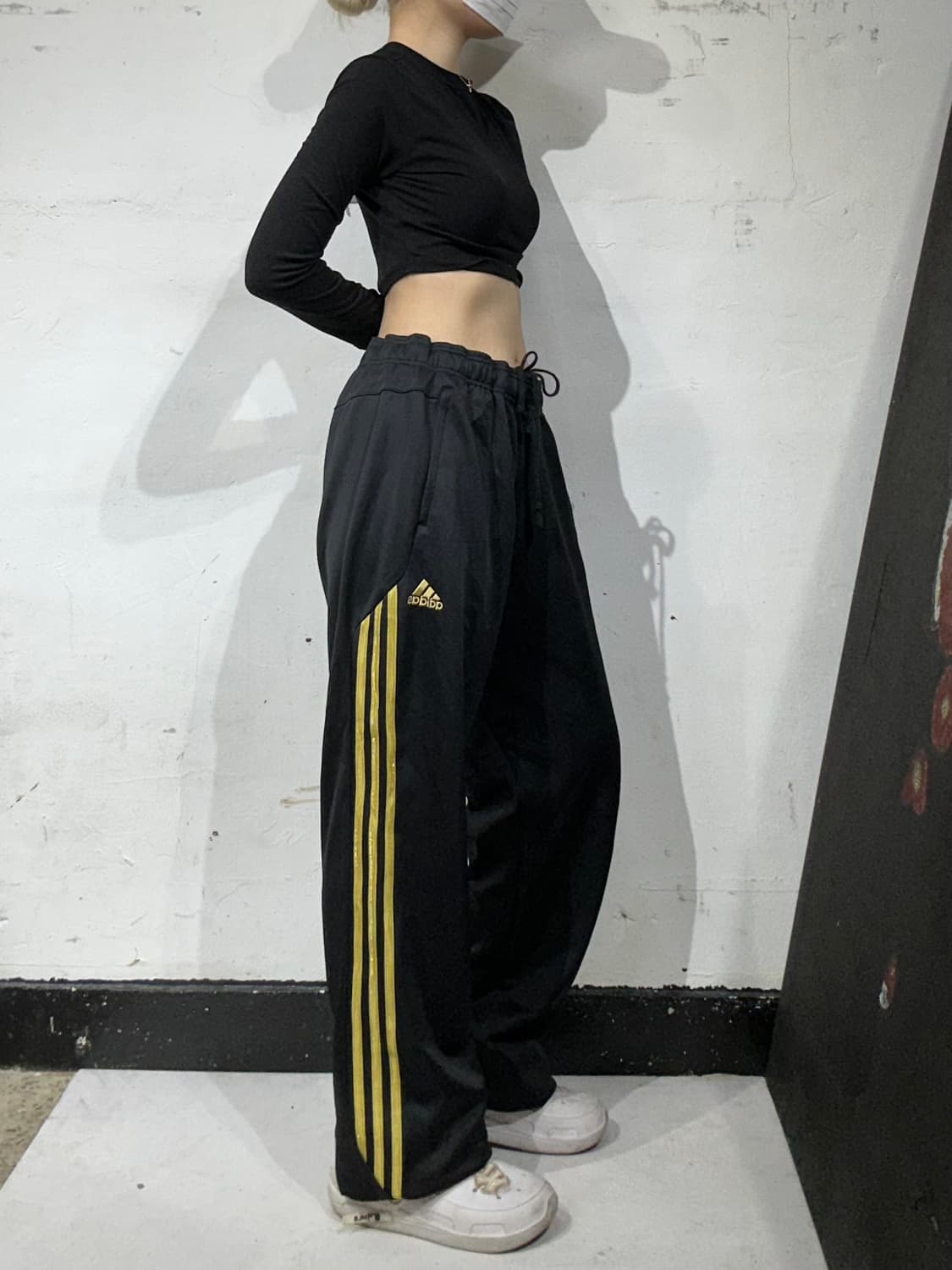 아디다스 블랙 골드 삼선 와이드 추리링 트레이닝 팬츠 M 상품이미지1