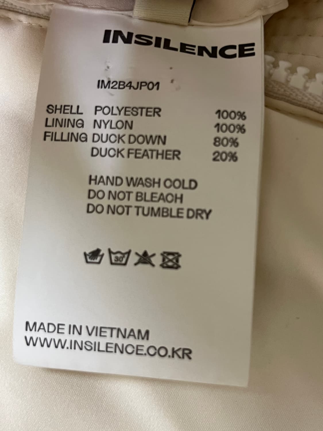 인사일런스 에센셜 다운 재킷 크림색패딩 상품이미지4
