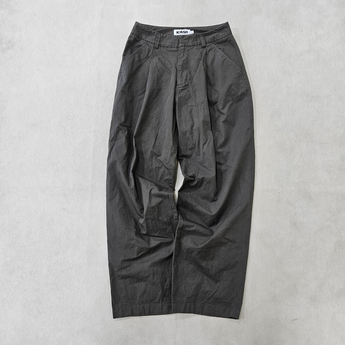 1 키르시 여성 와이드 핏 핀턱 치노 팬츠0319Y 상품이미지1