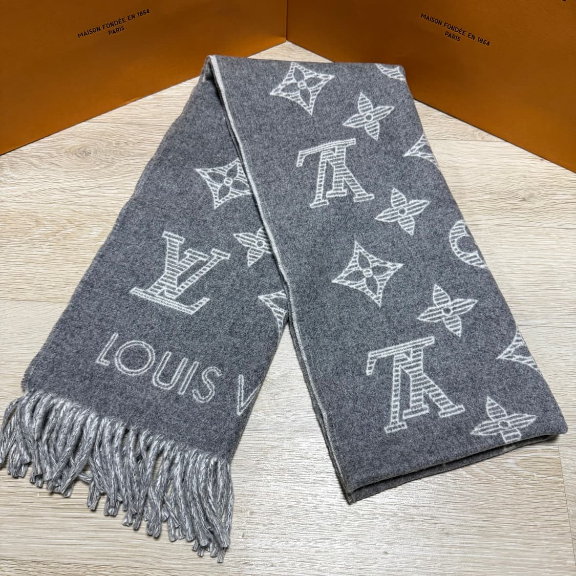 [새상품/선물가능] 루이비통 모노그램 쉐도우 머플러 목도리 상품이미지2