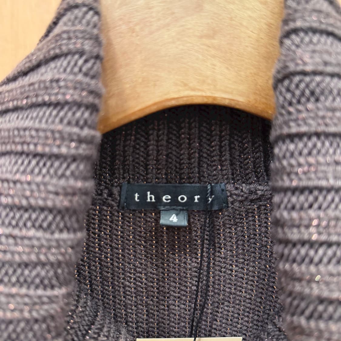 띠어리 헤비 울 터틀넥 긴팔 니트 시보리 디테일 레귤러핏 브라운 상품이미지6