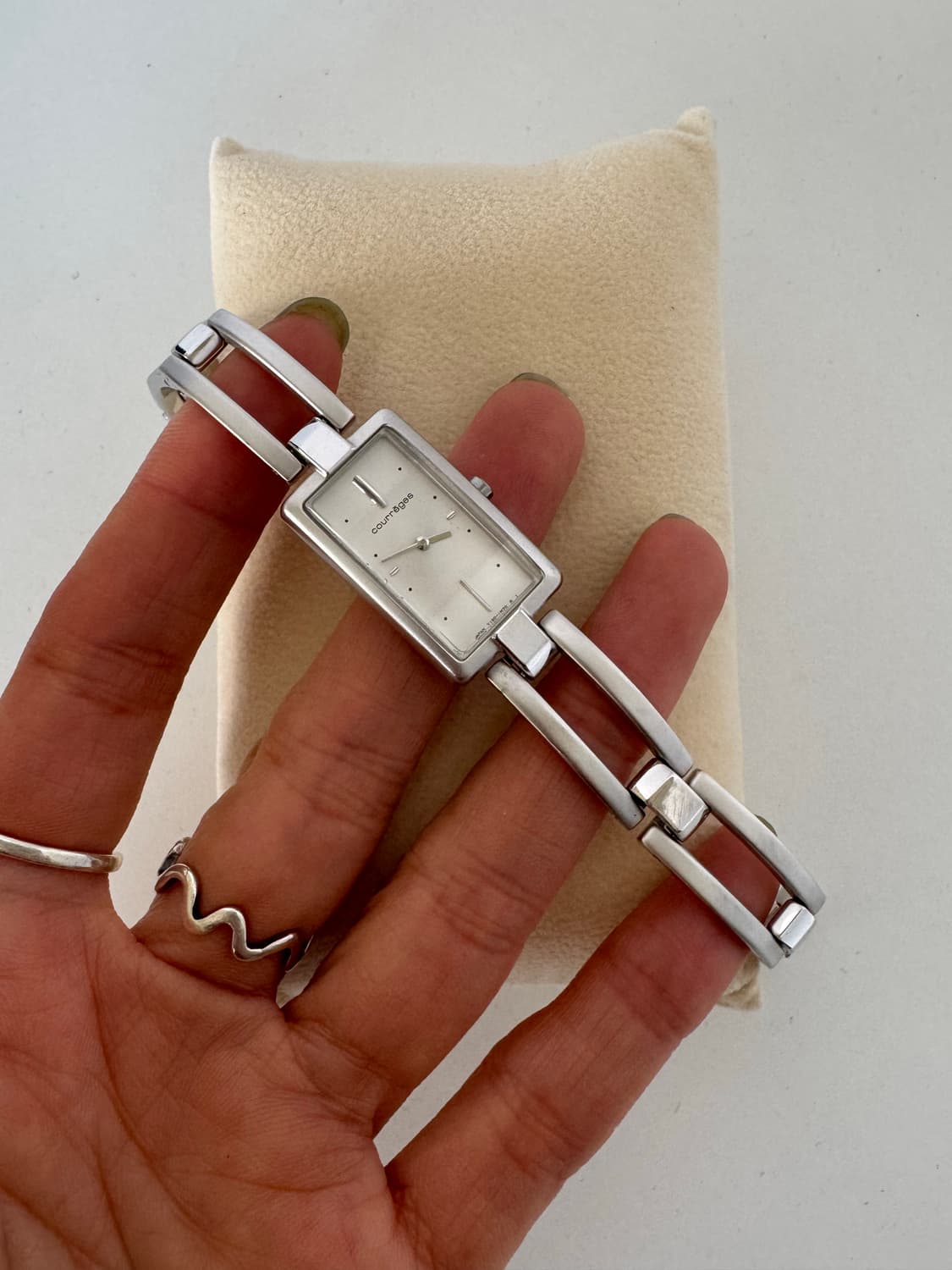 (새거수준)꾸레쥬(Courrèges) 실버 뱅글 스퀘어 워치 상품이미지3