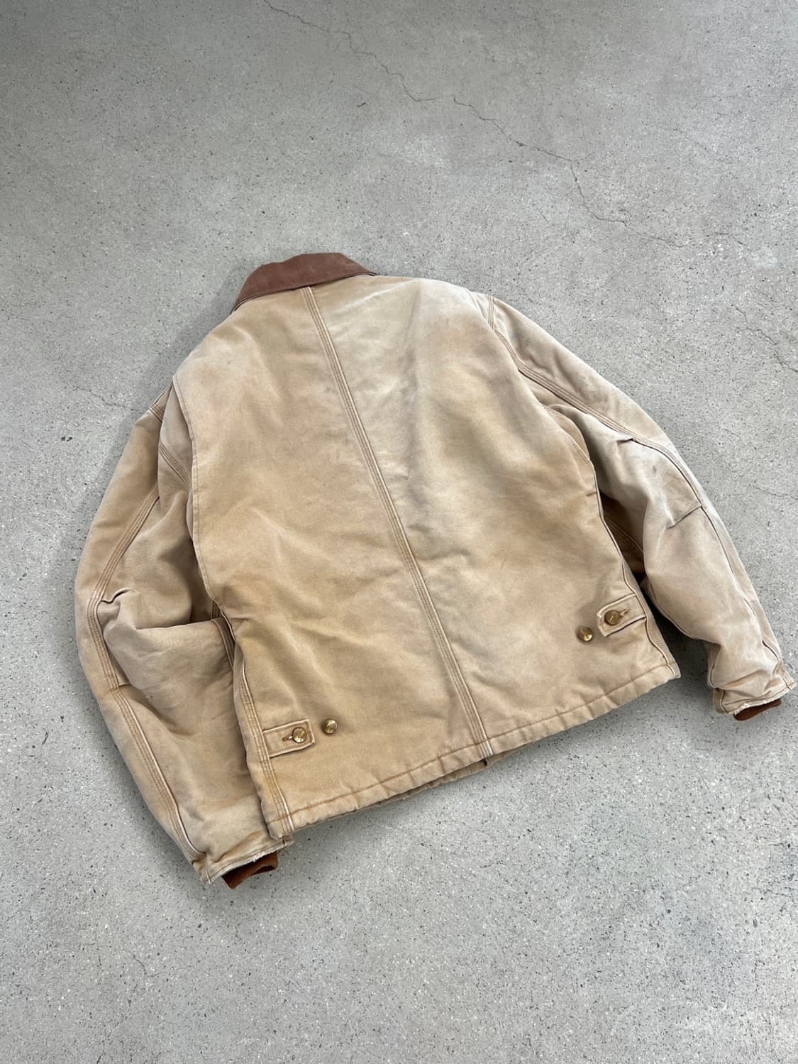 칼하트 J02 브라운 아크틱 트레디셔널 자켓 상품이미지3