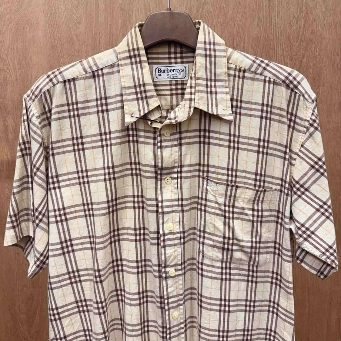 버버리 체크 셔츠 버튼다운 카라 가슴 포켓 자수 로고 디테일 베이지 상품이미지4