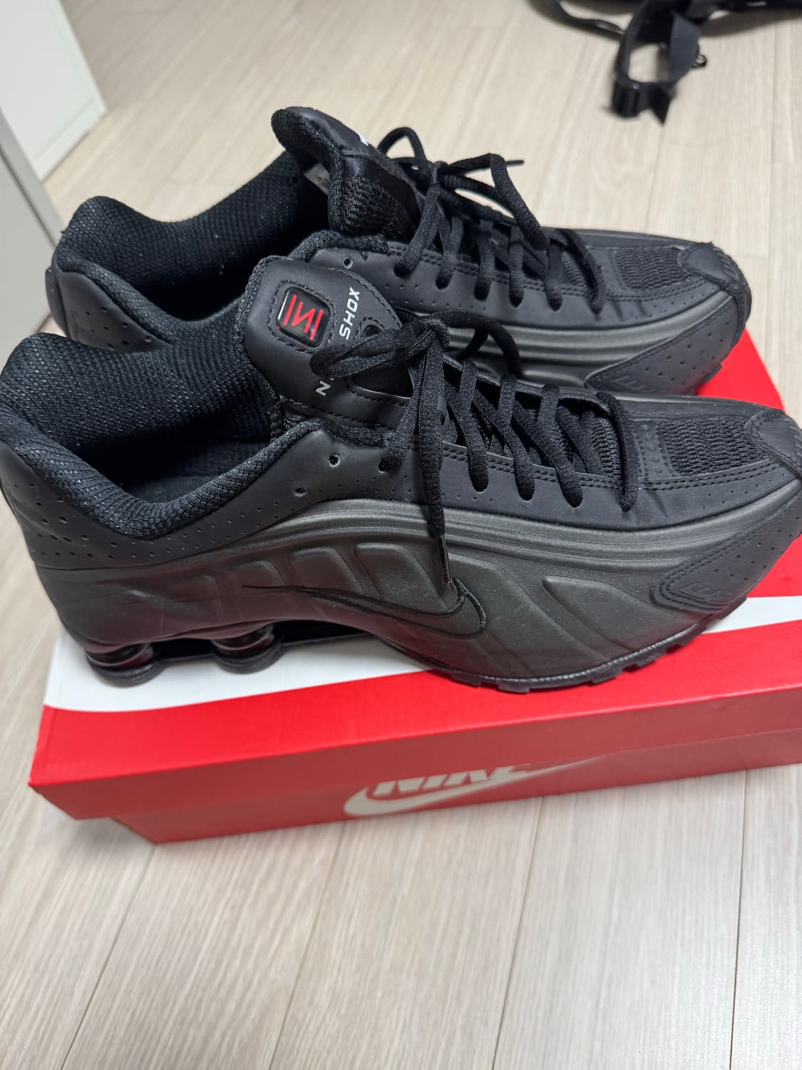 샥스r4블랙285 상품이미지1