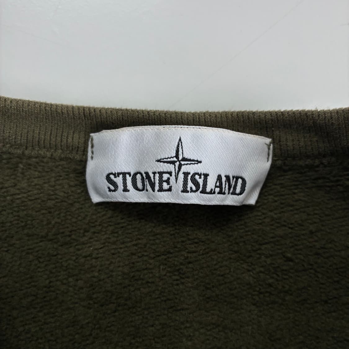 Stone Island  스톤아일랜드 와펜 카키 스웻 맨투맨 상품이미지3