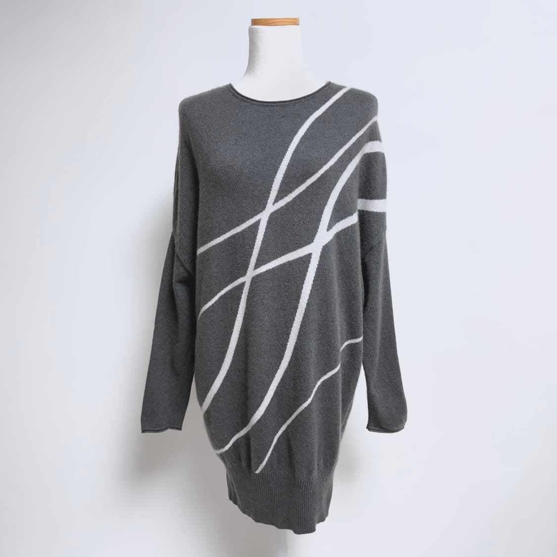 [캐시미어 100%] 가오리핏 롱 니트 상품이미지1