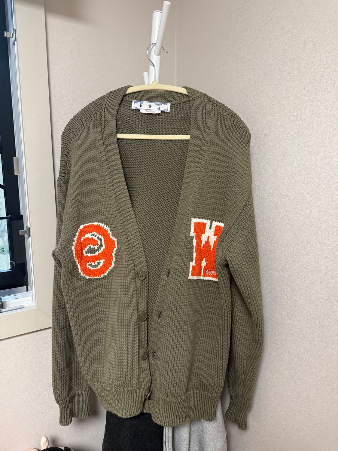 오프화이트 신형 니트가디건 m(105~110) 상품이미지1