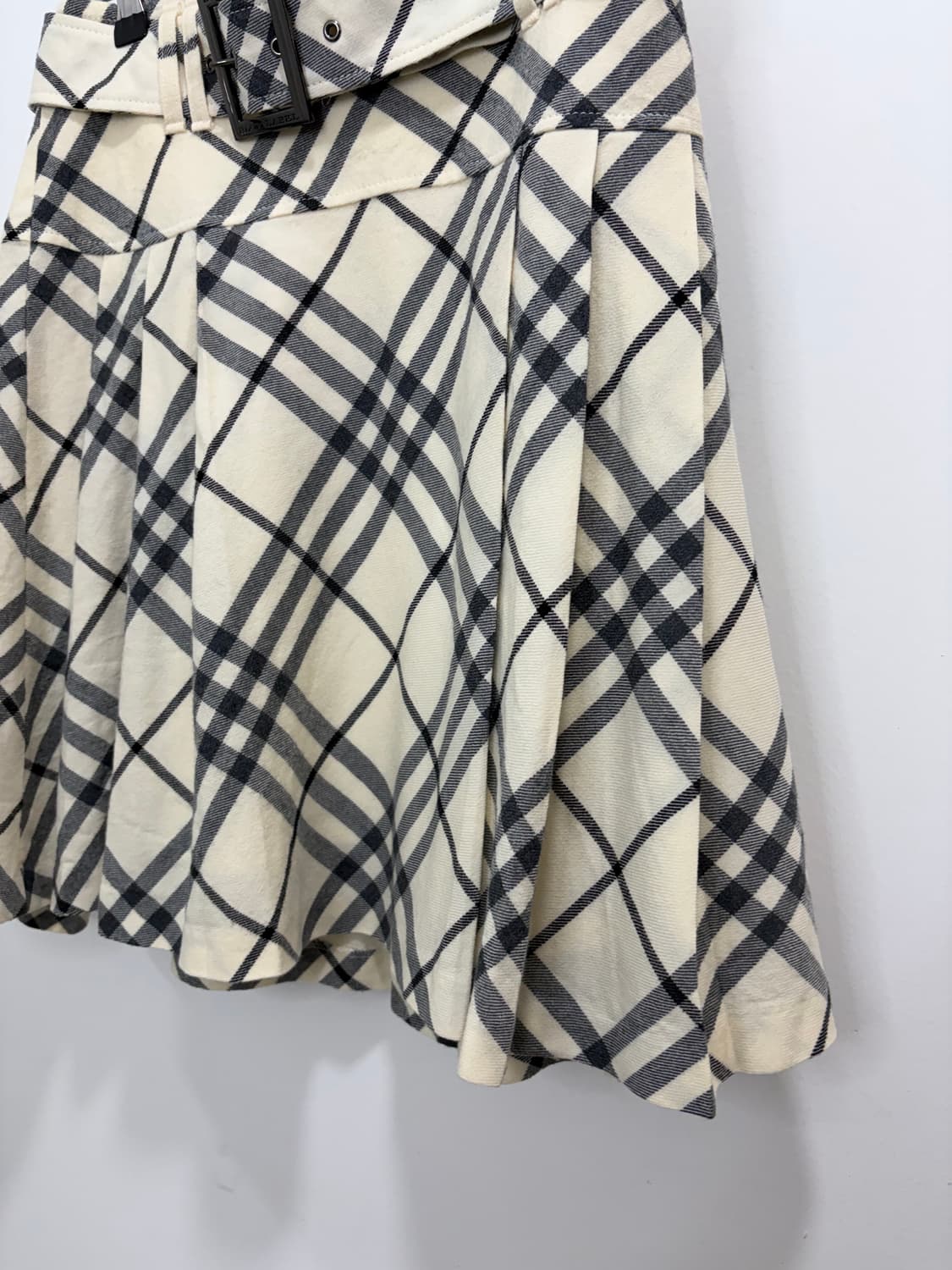 버버리 노바체크 아이보리 벨트 플리츠 스커트 상품이미지5