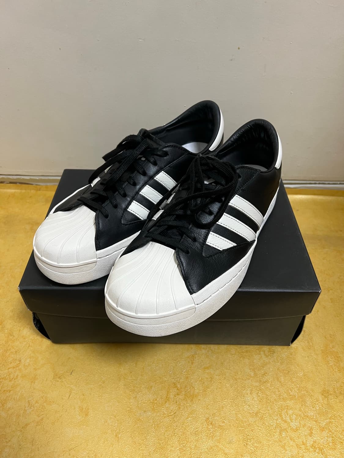 (275) Y-3 요지스타 블랙화이트 상품이미지1