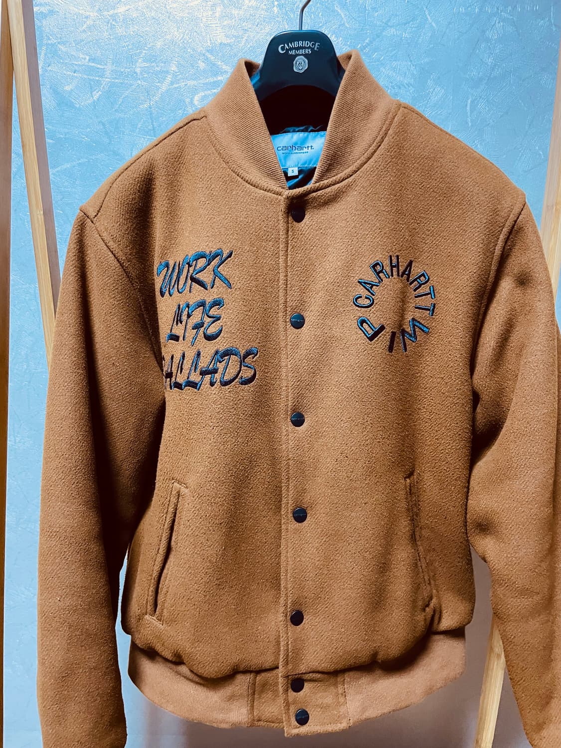 칼하트 wip 바시티 자켓 상품이미지2