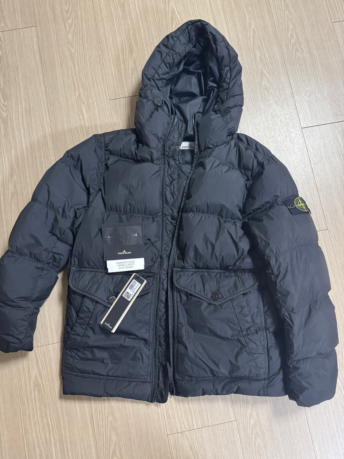 스톤 아일랜드 40723 크링클랩스 후드 다운 자켓 블랙 - 24FW L 상품이미지1