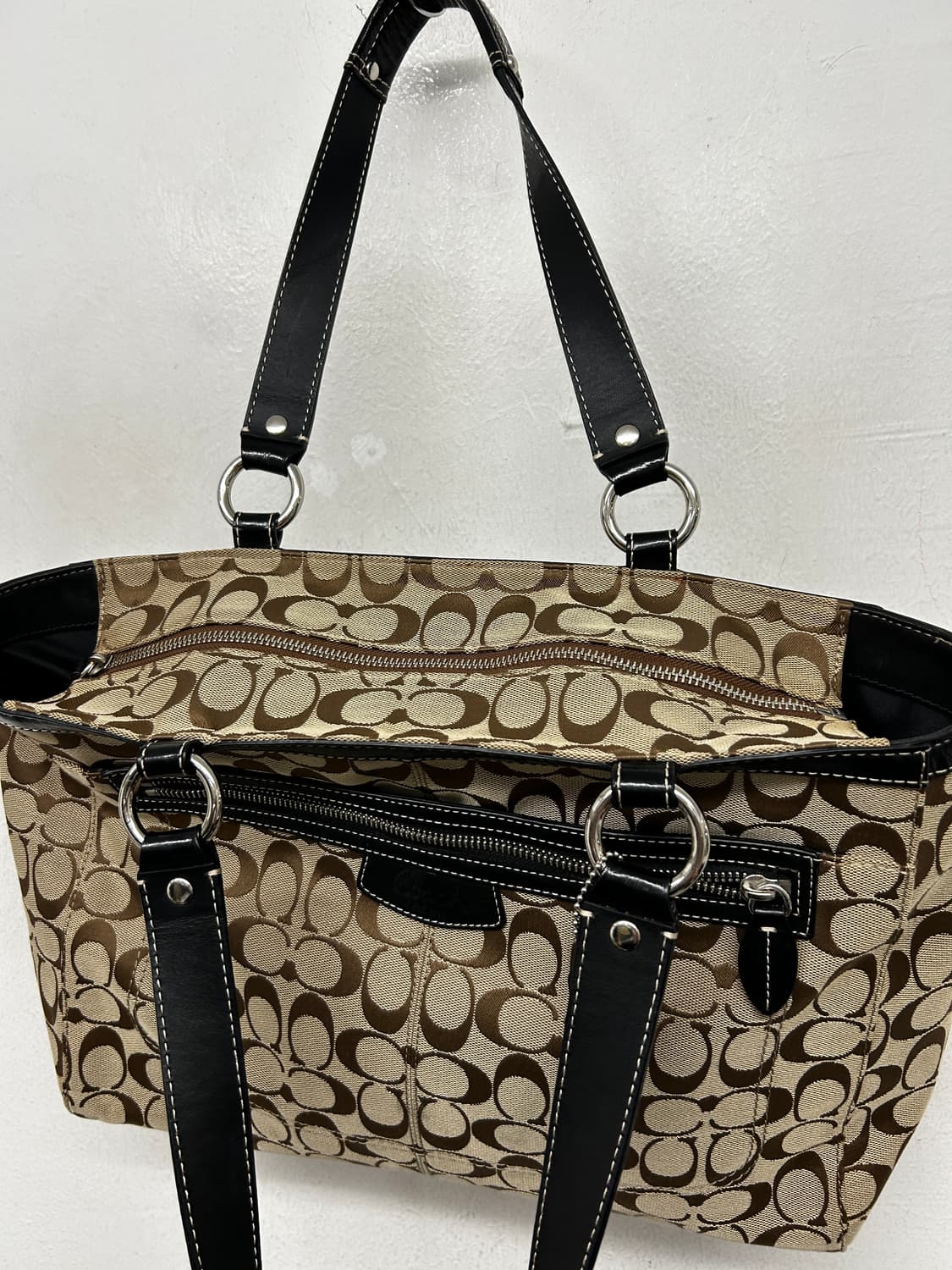 코치 시그니처 숄더백 브라운 상품이미지4