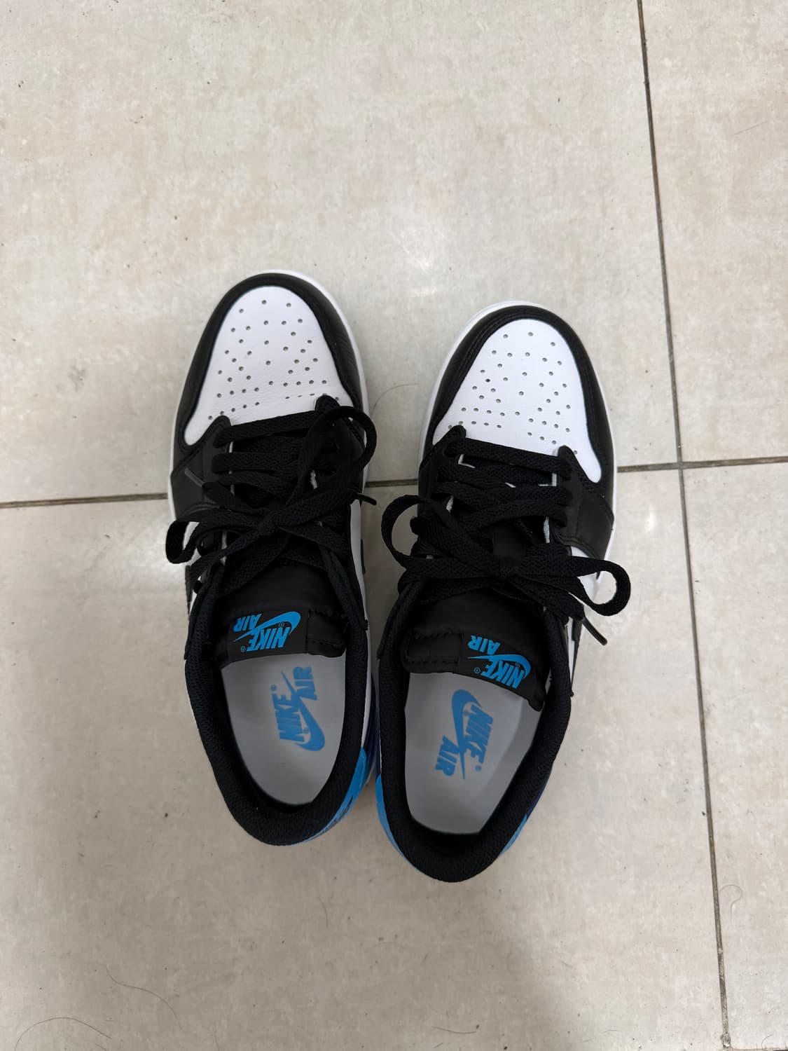 판매) 조던1 로우 OG 블랙 앤 다크 파우더블루 상품이미지1