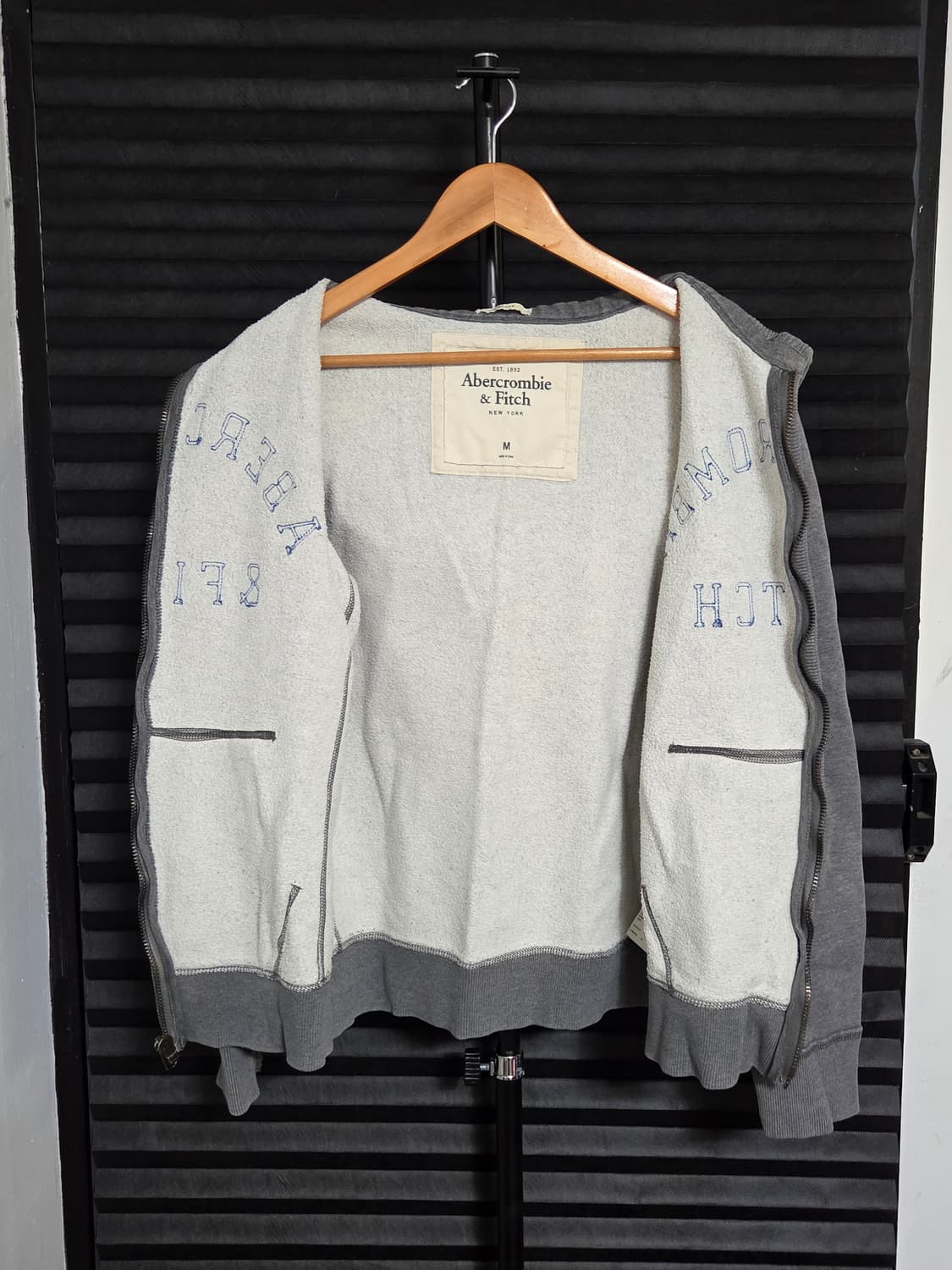 [아베크롬비 앤 피치] 머슬 핏 아플리케 후드집업 | 00125 상품이미지5