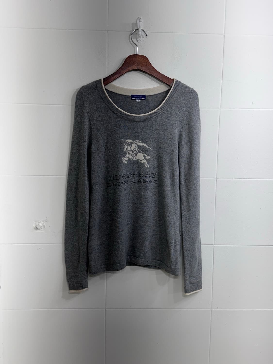 버버리 그레이 큐빅 로고 니트 유넥 롱슬리브  상품이미지2