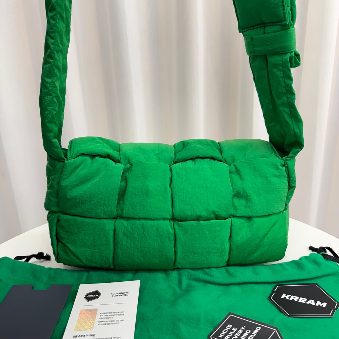 [정품] 보테가베네타 패딩 테크 카세트백 그린 상품이미지3