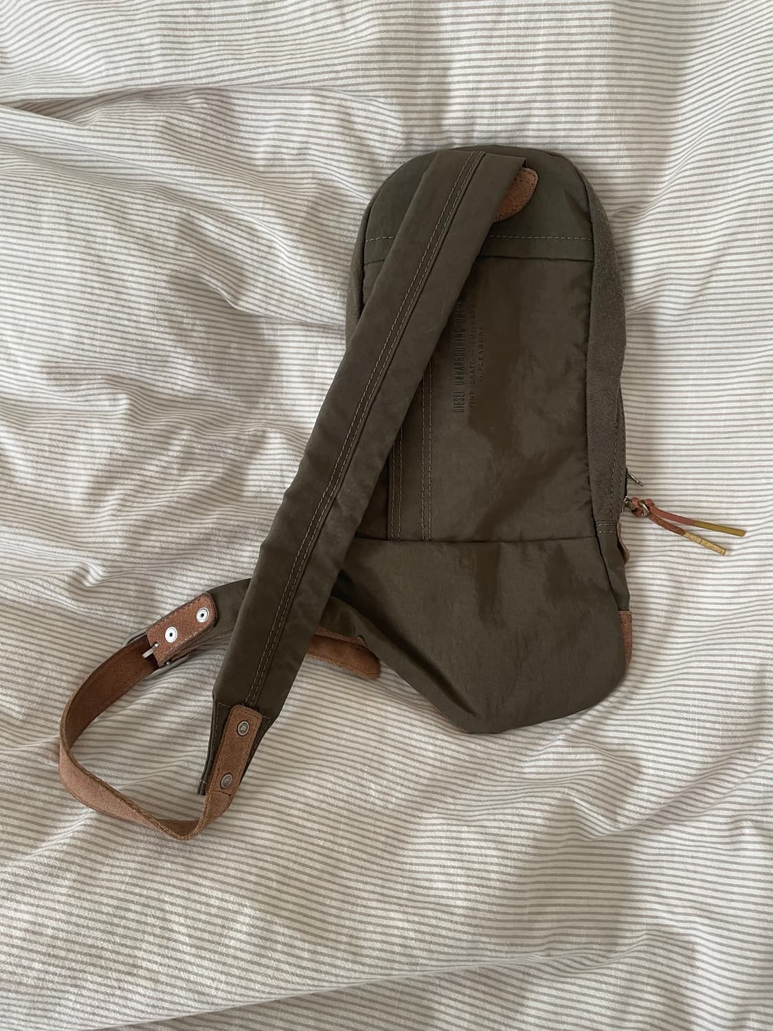 디젤 슬링백 상품이미지2