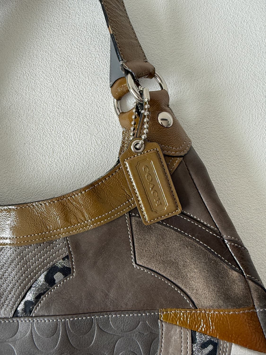 코치(COACH) 레더 패치워크 숄더백 상품이미지4