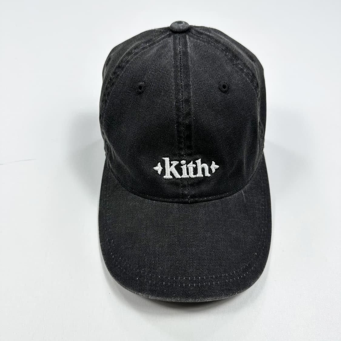 Kith 키스 베이직 자수 로고 볼캡 차콜 그레이 상품이미지2