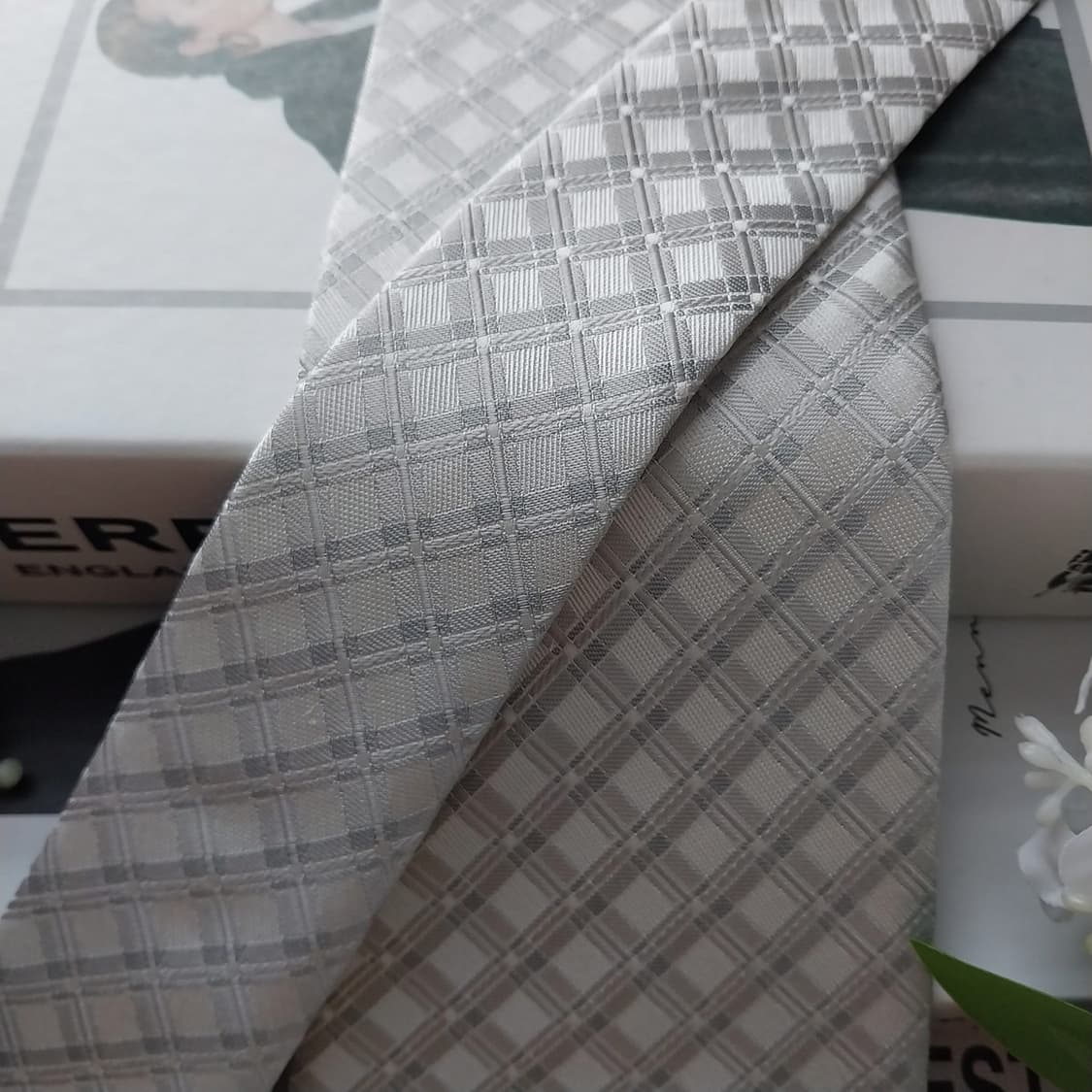 버버리 실크 화이트 실버 체크 넥타이 9.6cm B등급 K1672
 상품이미지3