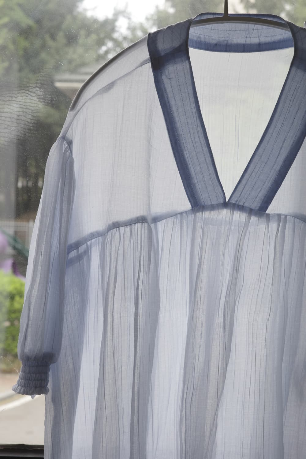  RIRIEL 하늘색 브이넥 블라우스 상품이미지7