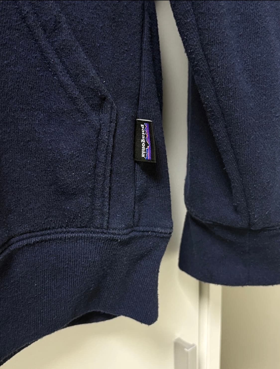 파타고니아 네이비 후드티 상품이미지3