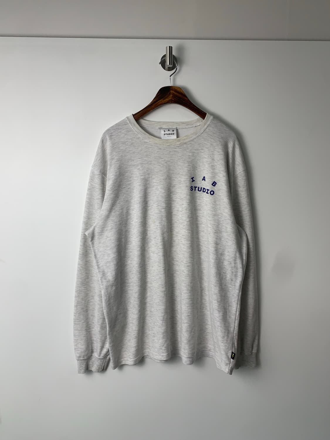 아이앱 스튜디오 라이트그레이 롱슬리브 긴팔티 상품이미지3