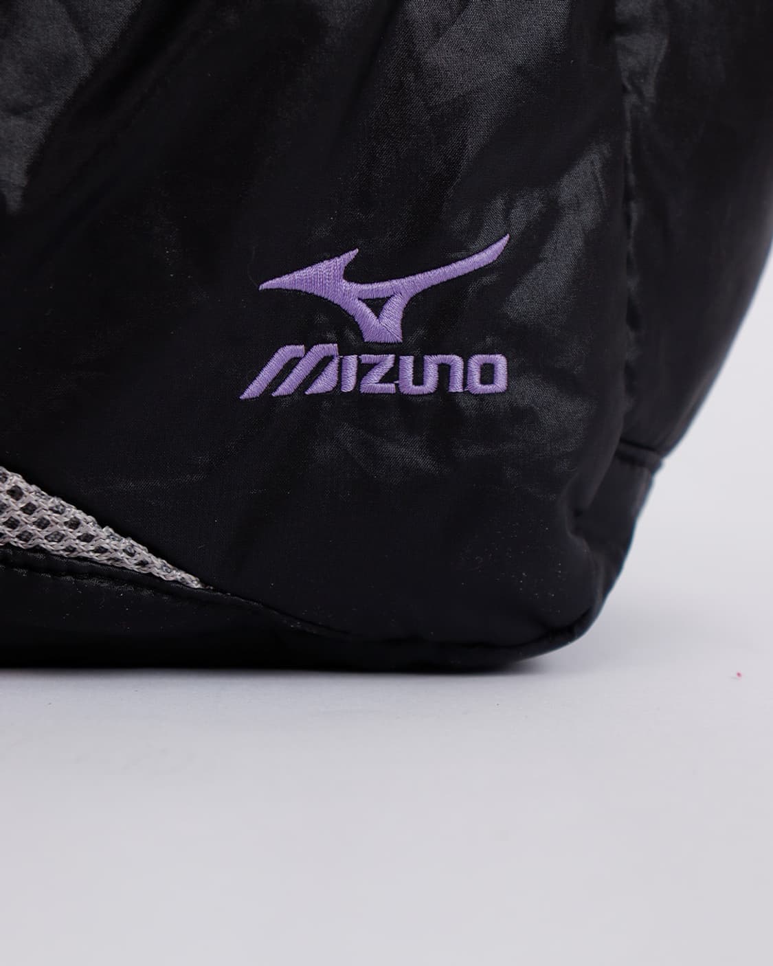 [MIZUNO] 블랙 패디드 나일론 토트백 상품이미지3