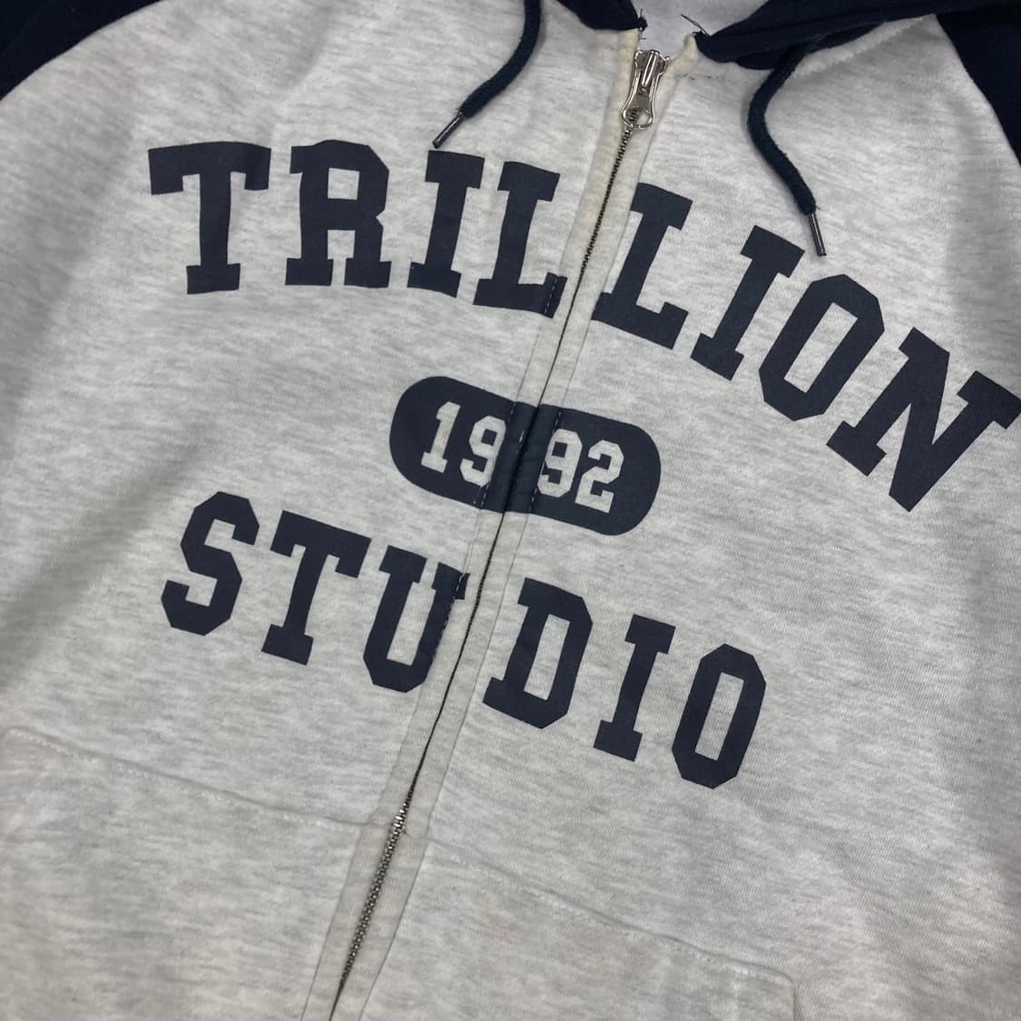 트릴리온 믹스 컬러 스펠아웃 빅로고 후드 집업 상품이미지2
